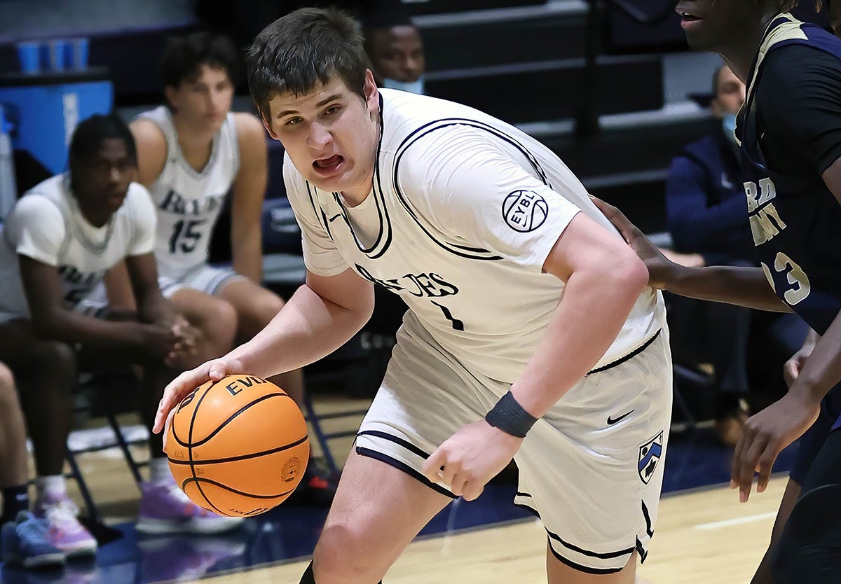 Gus Yalden of La Lumiere leads the NIBC with an average of 16.4 points per game. (Photo: Tom Masters)