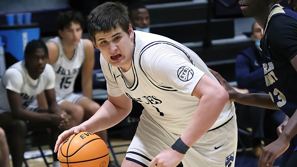 Watch: 'Baby Jokic' Gus Yalden of La Lumiere leading NIBC in scoring