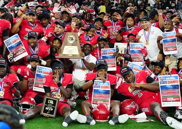 North Shore celebrates its sixth state title in eight championship game appearances with all of them coming since 2003. (PHOTO: Alex Garza)