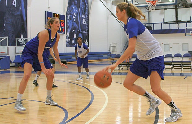 Audrey-Ann looks to attack the lane after taking a pass from teammate Kavita Akula.