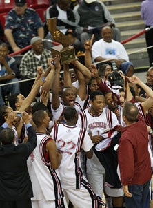 Together as one, Salesian celebrates
its championship. 