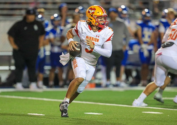 With a monster performance Thursday night, future Ohio State signal caller Luke Fahey went over 3,000 passing yards on the season. (FILE PHOTO: Rene Morales)