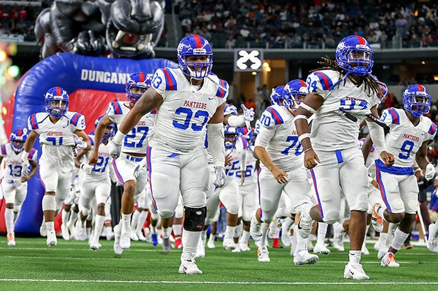 Duncanville takes the field for last season's Class 6A Division 1 state championship game.