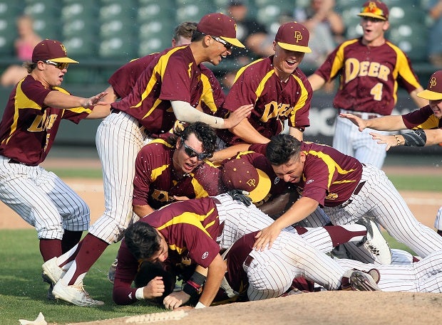 Deer Park celebrates a Texas Class 6A state title.