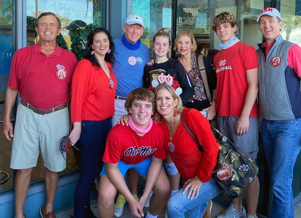 Front row (L-R): Heid Manning, Ellen Manning. Backrow (L-R): Charles Heidingsfelder, Jane Heidingsfelder, Archie Manning, May Manning, Olivia Manning, Arch Manning and Cooper Manning.