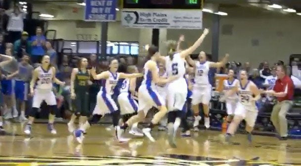 Video: Kansas freshman makes buzzer-beater to win state title