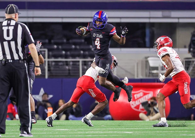 Dakorien Moore in action during last year's Class 6A Division I state championship game victory over North Shore at AT&T Stadium. (File photo: Robbie Rakestraw)