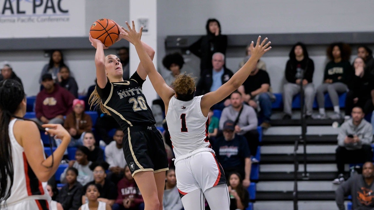 High school girls basketball: No. 3 Archbishop Mitty upsets No. 1 Long Island Lutheran 73-72 at Nike TOC