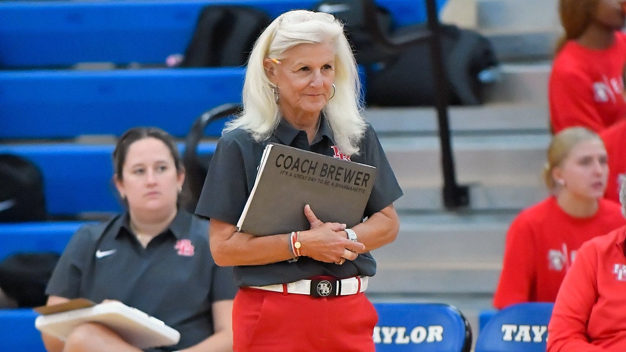 VOLLEYBALL: Active coaching wins leaders