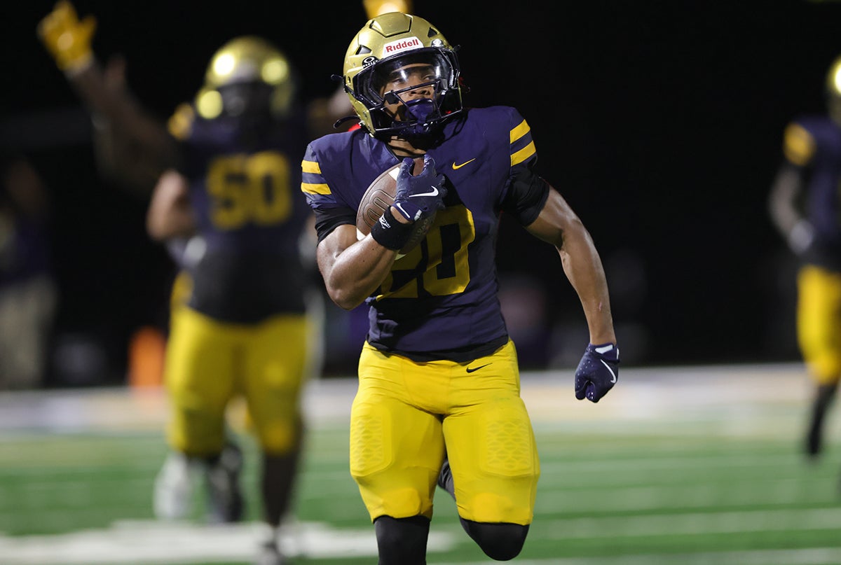 St. Thomas Aquinas running back Tyler Reid leads the Raiders with 574 rushing yards this season. The Pitt commit had a career day with 338 rushing yards and three touchdowns against No. 7 Columbus earlier this season. (PHOTO: Jeff Klein)
