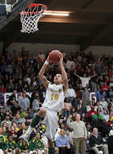Marquette-bound Juan Anderson goes
up for a late-game dunk against
De La Salle two weeks ago.