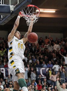 Juan Anderson dunk accomplished.