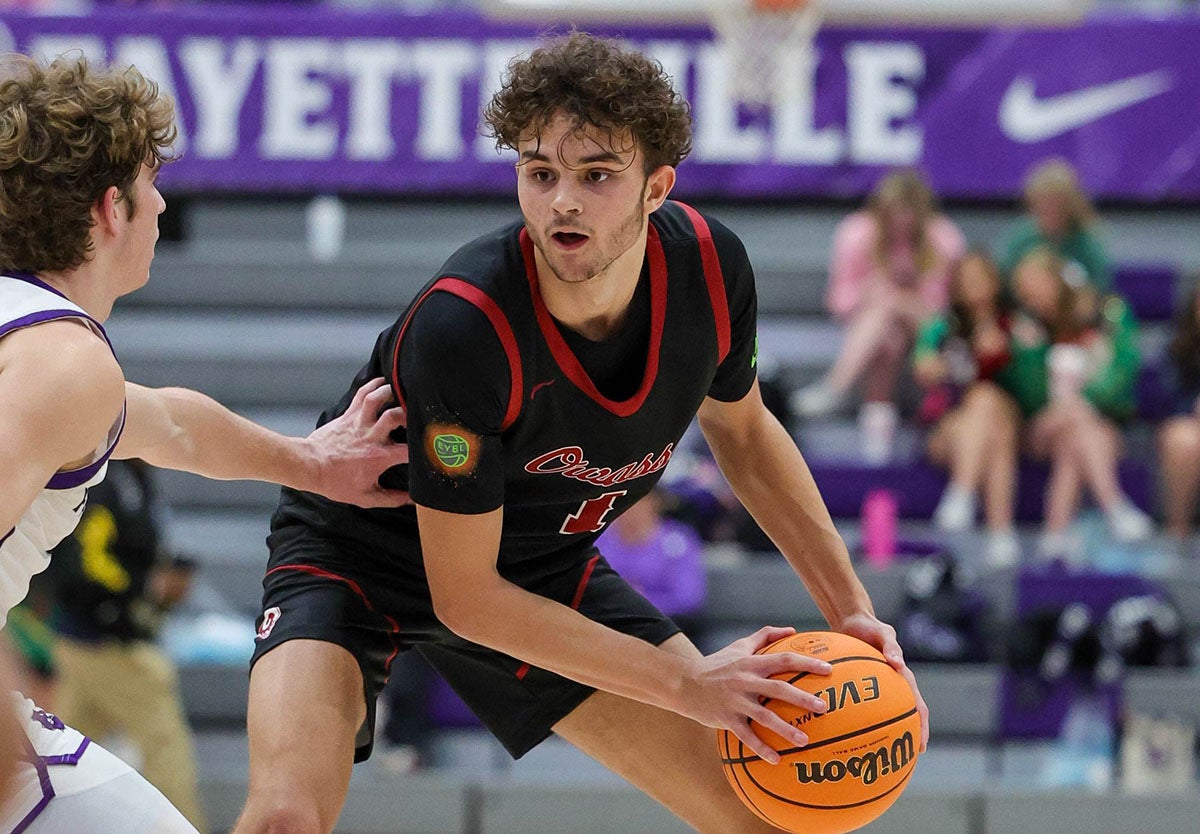 Jalen Montonati earned third team MaxPreps Freshman All-America honors last season after averaging 20 points per game in his debut season.(Photo: Richey Miller)