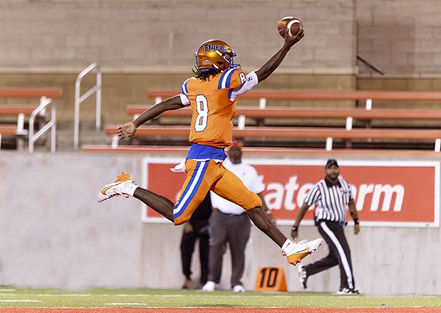 Coming off big wins over in-state power Loyola Academy and Newton of Georgia, senior quarterback Kendrick Lyons and East St. Louis look to take down unbeaten Imhotep Charter of Philadelphia. (Photo: Ricky Slaughter)