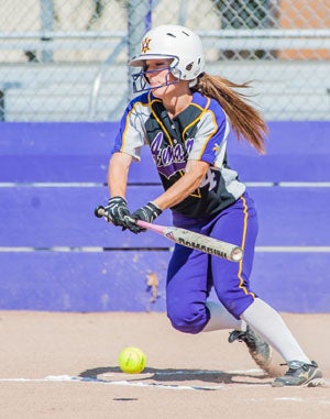 Leadoff hitter Nicole Yozzo often slaps and
utilizes her superb speed to get on base.
She's scored a team-high 19 runs.