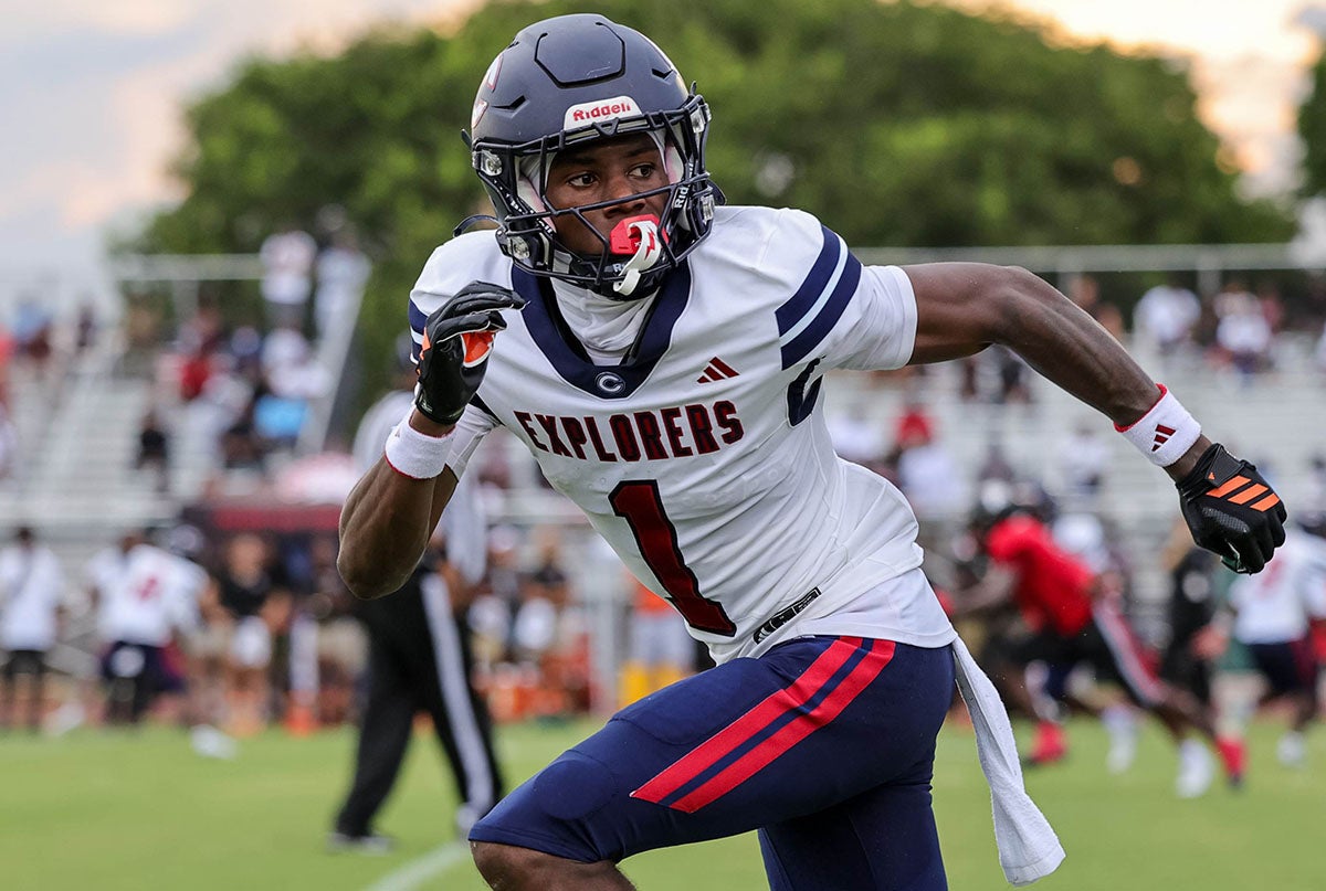 Five-star A'mir Sears of Columbus scored two touchdowns and picked off three passes in a 33-28 win over then-No. 1 Bishop Gorman last week. Now the Miami commit leads the Explorers into battle with this week's No. 1 squad, St. Thomas Aquinas. (PHOTO: Jeff Klein)