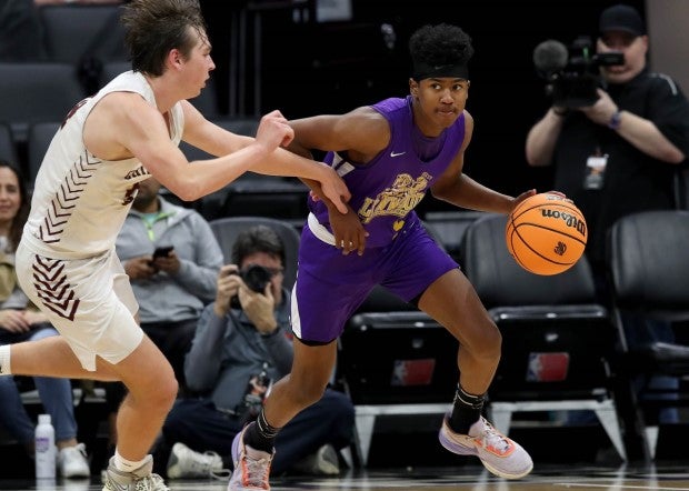Top 10 sophomore prospect Jason Crowe Jr. continues his impressive season with 54 points, 10 rebounds, eight assists and seven steals. (Photo: Dennis Lee)