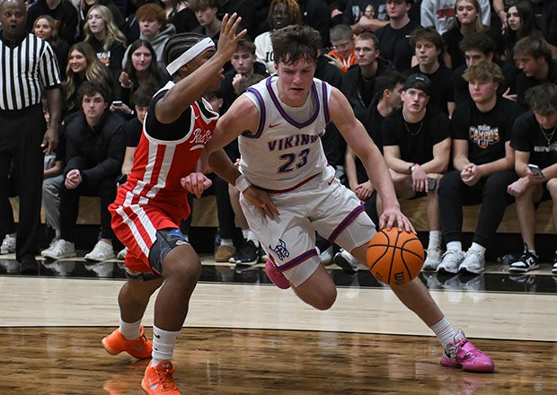 Three-star Northern Iowa signee Zavier Zens continues his dominant senior season with an efficient 26 points in the win. (FILE PHOTO: Mandy McGlothlin)