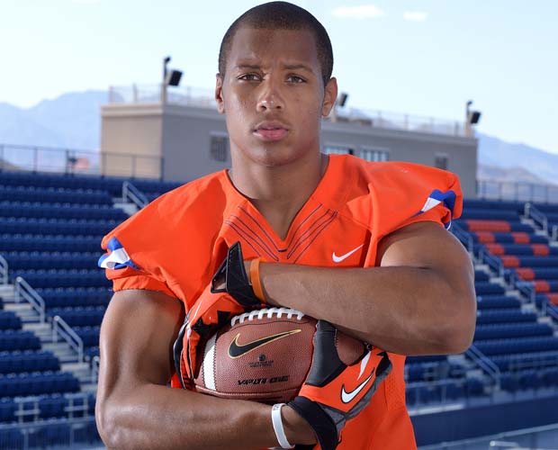 Tight end Alize Jones