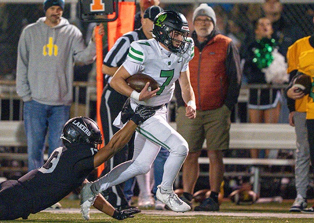 Sloan Baker helped West Linn improve to 7-0 on the season with a win over league rival Lake Oswego in the MaxPreps Game of the Week. (PHOTO: Troy Tsuma)