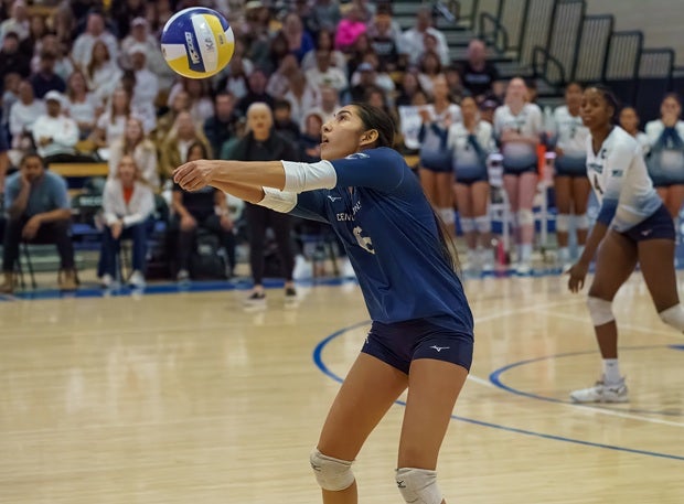 Libero Zuriel Gallegos 11 digs for Cypress in their Division II state final victory. (PHOTO: Diane Torrence)