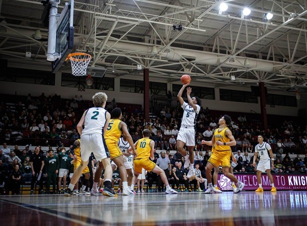 The Kentucky High School Athletic Association Board of Control voted 13-5 on Wednesday to adopt a 35-second shot clock in the 2027-28 season for both boys and girls basketball. They become the 23rd state to adopt a shot clock. (FILE PHOTO: Jeff Hoskins)