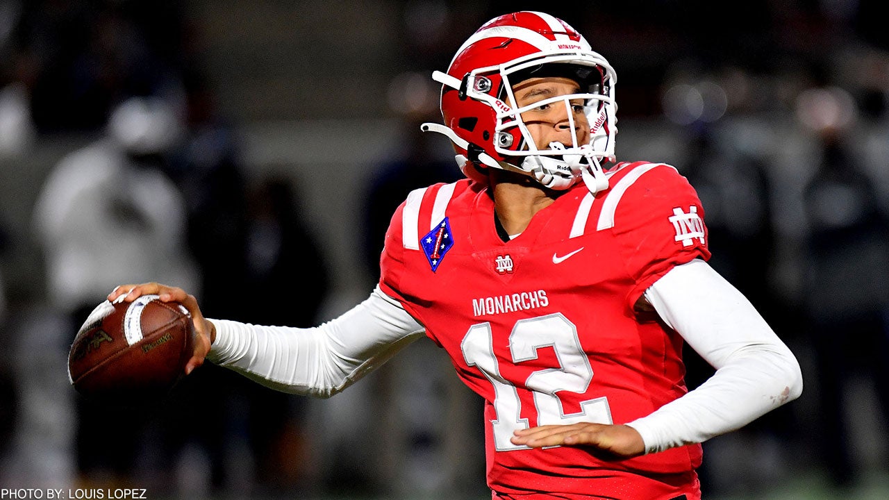 California high school football: Freshman quarterback Elijah Brown leads Mater Dei past St. John Bosco