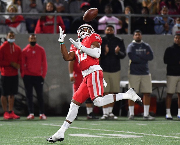 Mater Dei receiver Kyron Ware-Hudson hauls in a 64-yard touchdown catch in the second quarter.