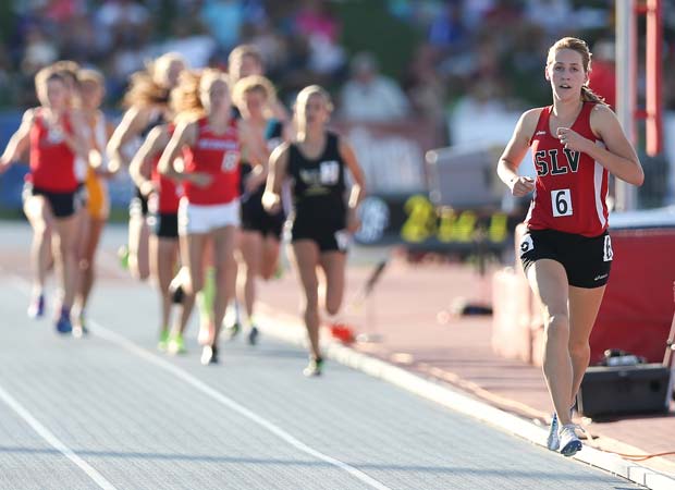 Maxwell separates from the pack at 2013 CIF State Track and Field Championships in Clovis.