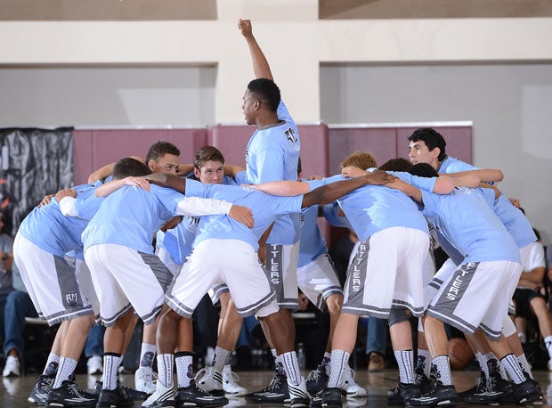 Rancho Mirage huddle before game with Mater Dei.