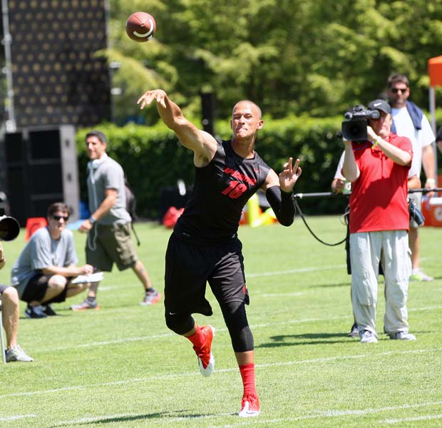 Quarterback Brad Kaaya of Chaminade (West Hills, Calif.) passes during 7 on pool play.