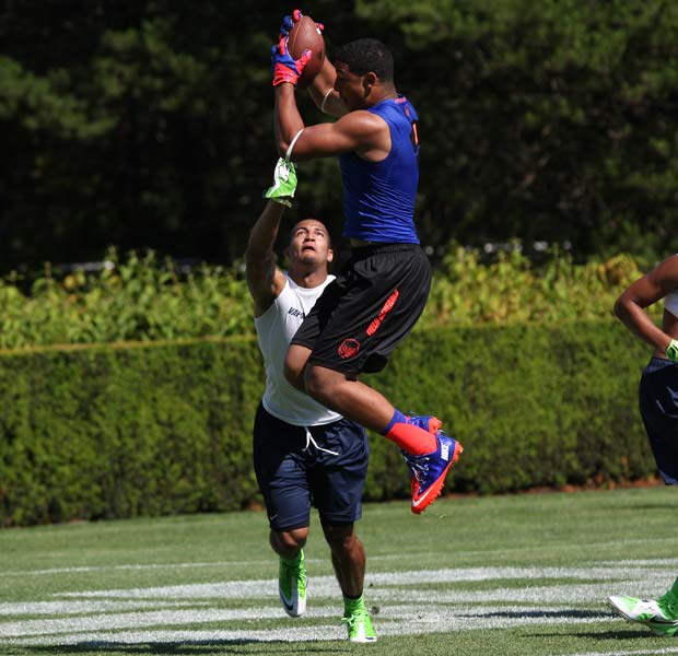Tight end Chase Blakely of Coeur d'Alene (Idaho) leaps to make a touchdown catch during 7 on pool play.