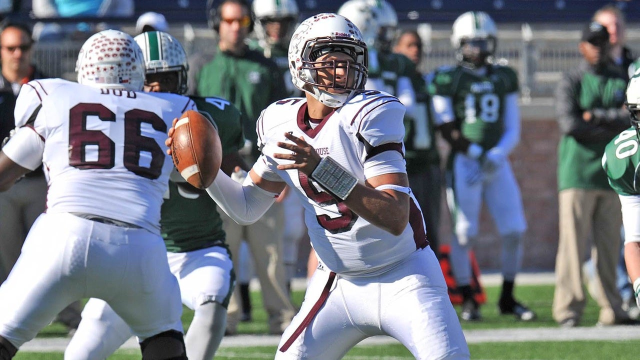 Mahomes gives 15 teams football jerseys