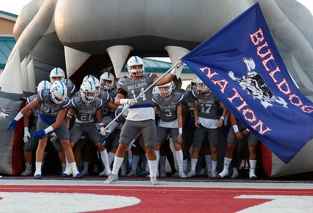 Folsom hosts De La Salle in a battle for Northern California gridiron supremacy.