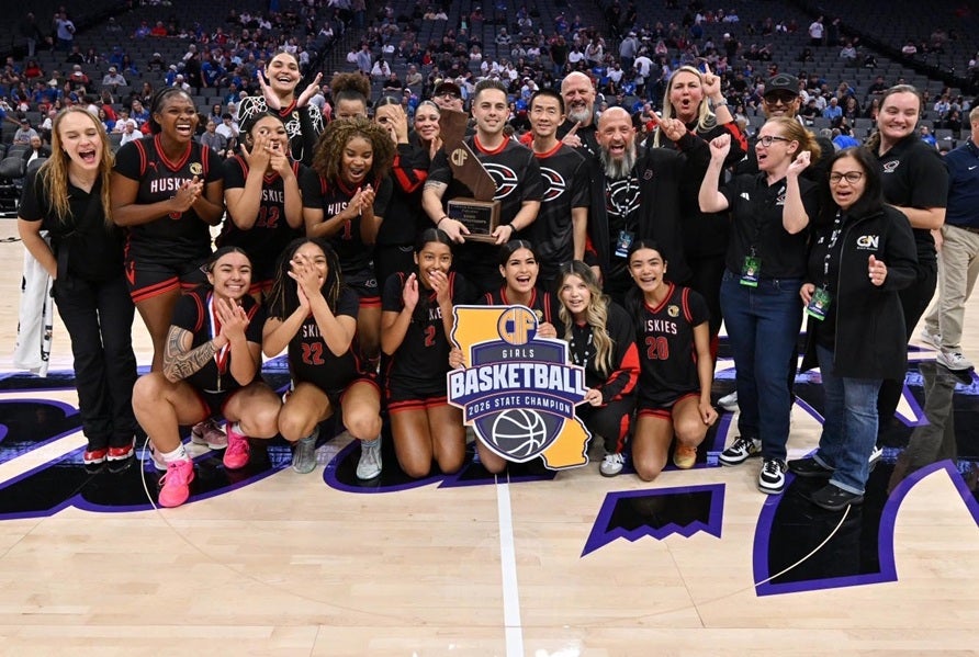 Centennial players and coaches hoist the CIF Division I trophy after beating Clovis 73-66 on Friday at Golden 1 Center in Sacramento. (PHOTO: David Steutel)