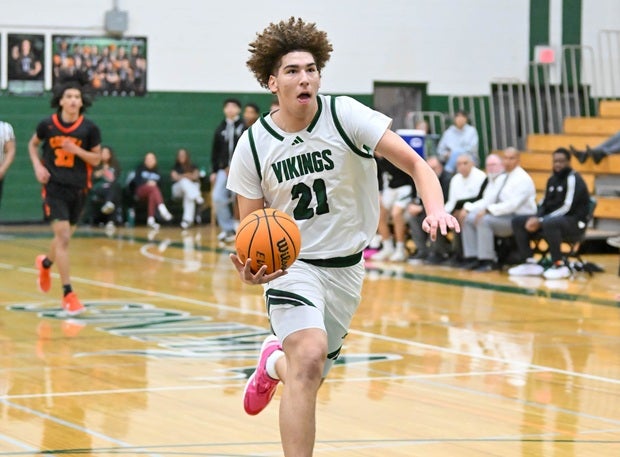 MaxPreps Sophomore All-America honorable mention selection Darius Wabbington averaged 13.4 points and 7.3 rebounds per game last season. (PHOTO: Mark Jones)