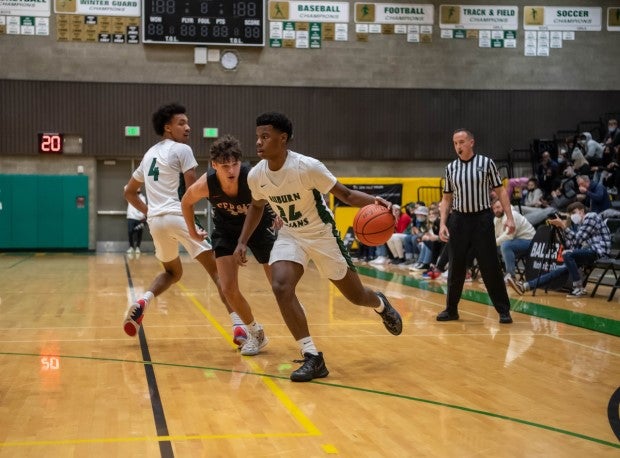 Dae'kwon Watson (24) led Auburn to the state tournament victory over Garfield with a team-high 22 points.