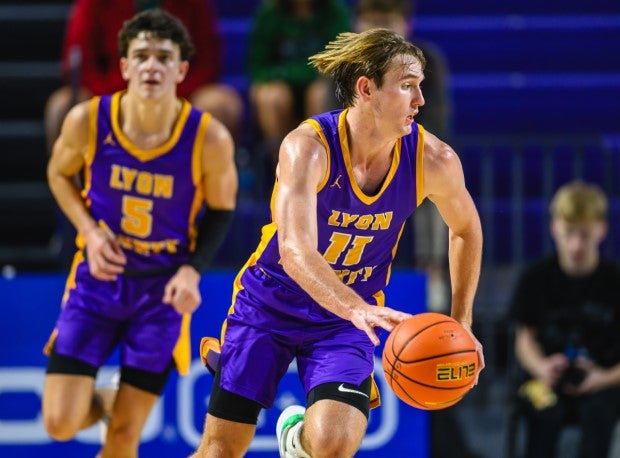 In action here at the City of Palms Classic, Perry averaged 35.0 points, 9.0 rebounds, 3.5 assists and 3.0 steals per contest at the Florida event. (Photo: Eugene Alonzo)