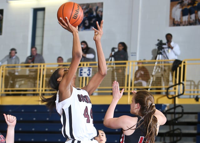 Freshman Aubrey Griffin of Ossining (NY) powered her team to a 2-0 week by averaging 41.0 points, 11.0 rebounds, 3.0 steals and 1.0 assists.