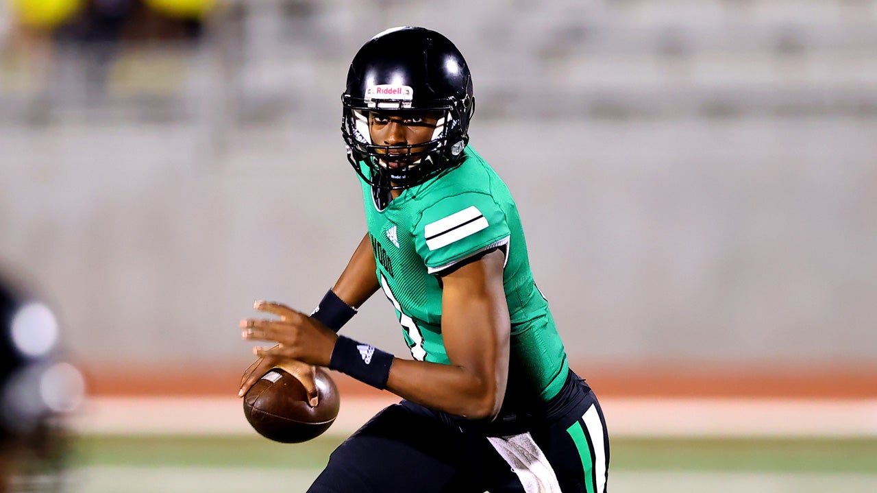 High school football UCLA commit Justyn Martin of Inglewood throws 13