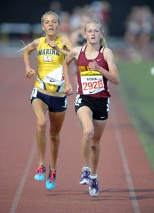 Sarah Baxter outlasted Laura Hollander
in the best 3,200 race of the season
on April 7 in Arcadia. 