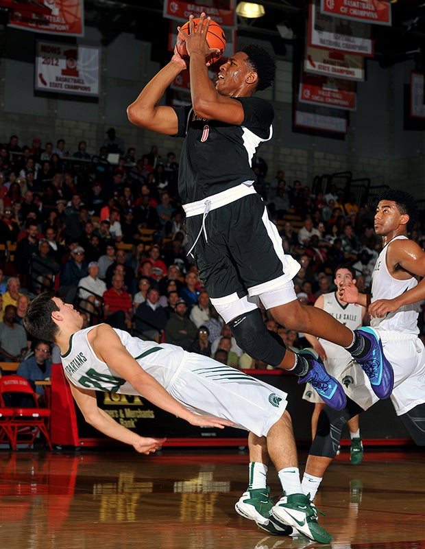 Centennial (Corona, Calif.) center Ike Anigbogu is called for an offensive foul against Connor O'Dea of De La Salle (Concord, Calif.) in the Nike Extravaganza.