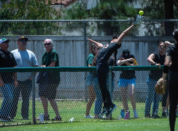 Oaks Christian center fielder Ilove'a Brittingham made a fantastic catch to save a run in the sixth inning. (Photo: Rudy Schmoke)