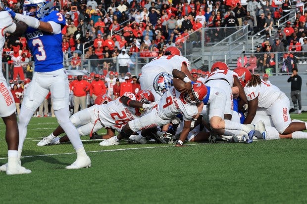 Junior quarterback Kaleb Bailey reaches across the goal line to even the score at 7-7 mid-way through the second quarter. (Photo: Paul Knight)