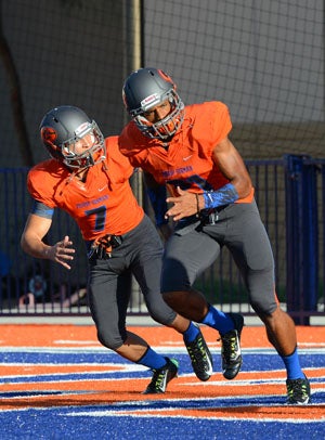 Cordell Broadus (21), the son of Snoop Dogg,
and Biaggio Walsh (7), the grandson of
Muhammad Ali, share celebrity and humilty.