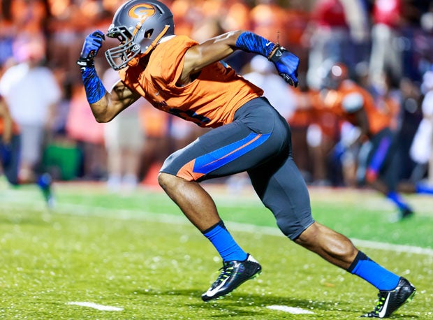 Five-star Bishop Gorman senior wide receiver Cordell Broadus sprints back home to Southern California to face Servite Friday night at Cerritos College in a game that could draw upwards of 25,000 fans.