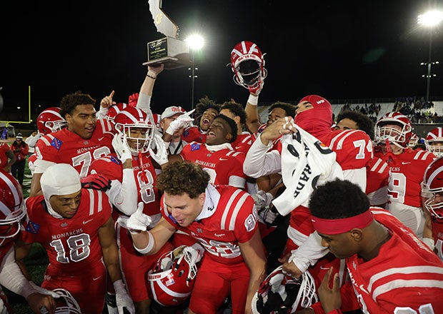 Mater Dei players celebrate their program's fourth state title in six seasons. (Photo: Steven Silva)
