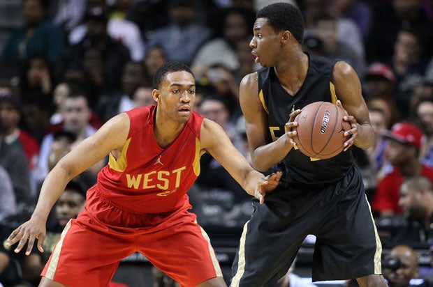 Two of the most highly-touted prospects in the Class of 2013 hook it up at the Jordan Brand Classic as Jabari Parker defends Andrew Wiggins. 