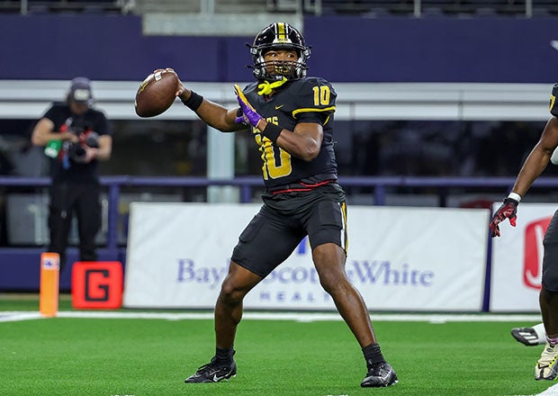 Small Town National Player of the Year Terry Bussey threw for 311 yards and four touchdowns while running for 155 more and two scores in Timpson's 49-7 win over Tolar in the Class 2A Division 1 state championship game. (Photo: Robbie Rakestraw)