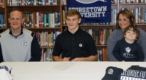 Mac McClung signing last month with Georgetown. 